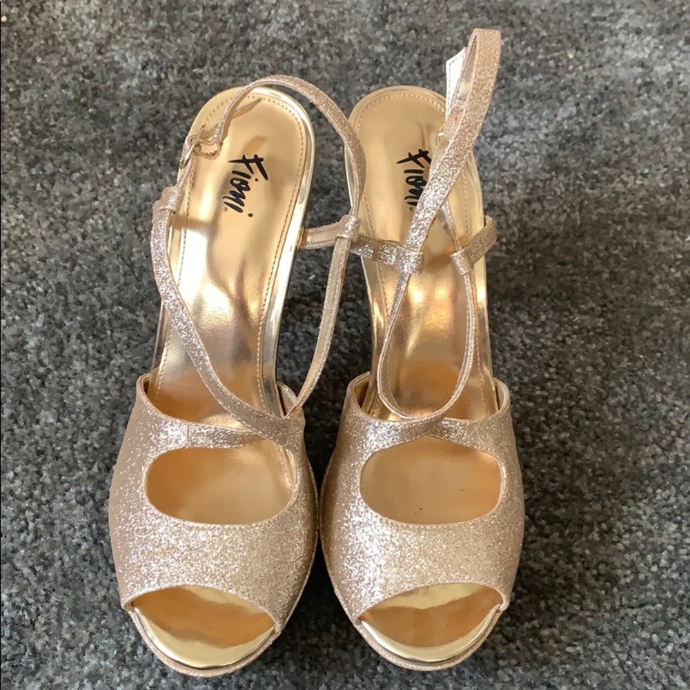 Fioni gold heels